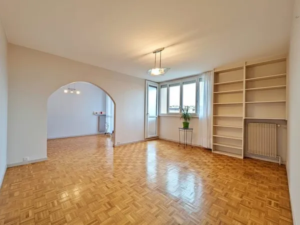 Appartement T5 - 91 m² - Balcon & Parking - Bourg-lès-Va