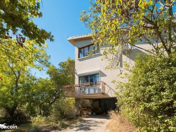 Villa 7 pièces 180 m²