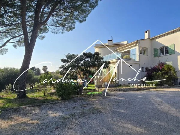 Maison de 250m² - 5 chambres - garage - terrain de 1500m²