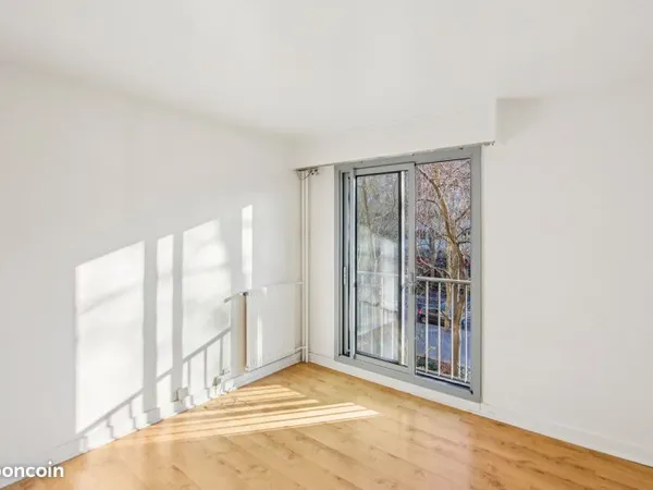 Studio lumineux, idéal premier achat ou investissement