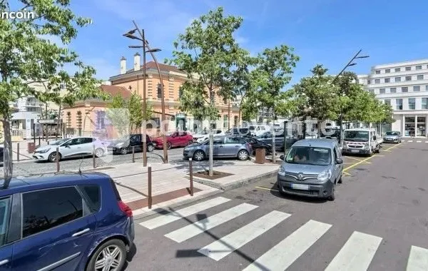 Local commercial 363 m²