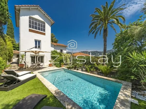 Villa avec piscine et très jolie vue, Cannes Europe / Petit Juas
