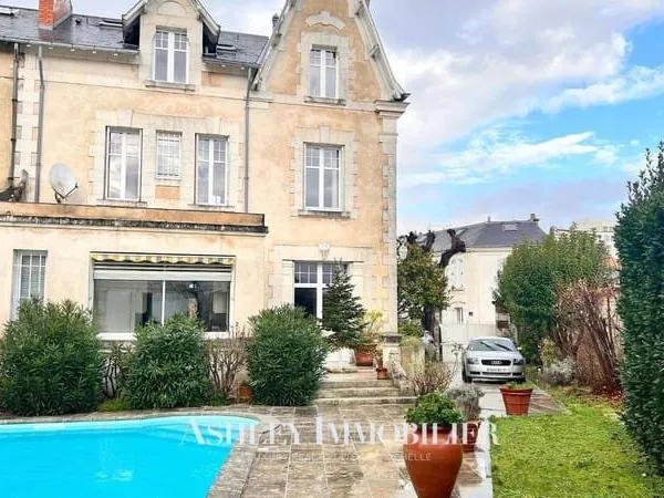 Maison 8 pièces 219 m²