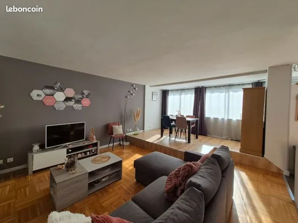 Beau T2 lumineux 56 m² traversant - Coeur des Gratte-Ciel à Villeurbanne