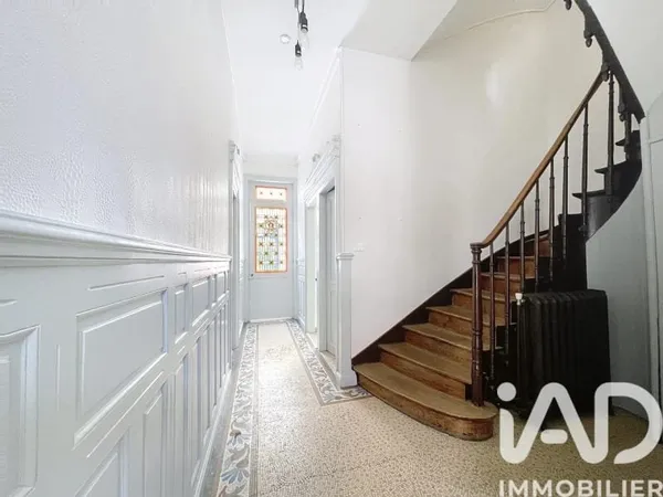 Maison 8 pièces 242 m²