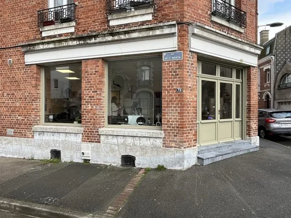 ARRAS (ARRIERE-GARE) - Local commercial / professionnel de 83,49 m2 - 1 000 € de loyer mensuel