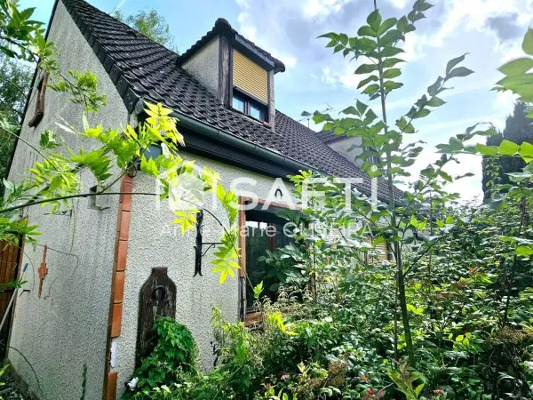 Maison individuelle de 6 pièces de 100m2 avec sous sol total 75m2 env sur un jardin de 1022m2