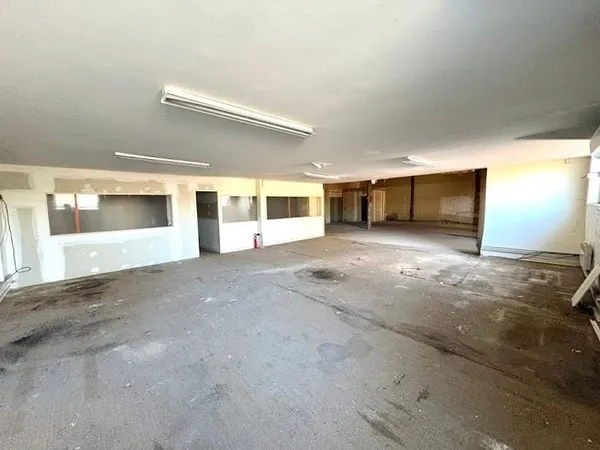 Bureaux 2 pièces 250 m²