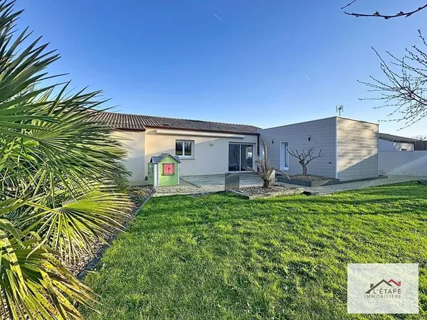 Maison familiale avec jardin paysagé - Beaulieu-sous-la-Roche