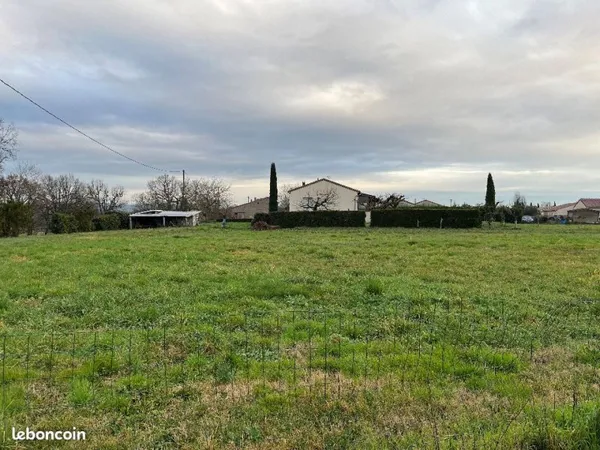 Terrain 692 m² Lagrave