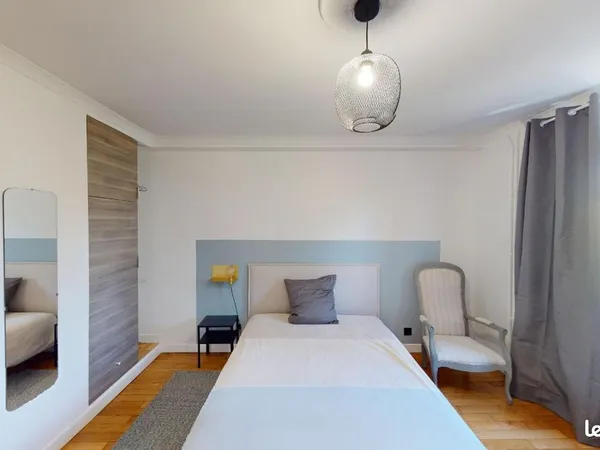Chambre 5 pièces 100 m²