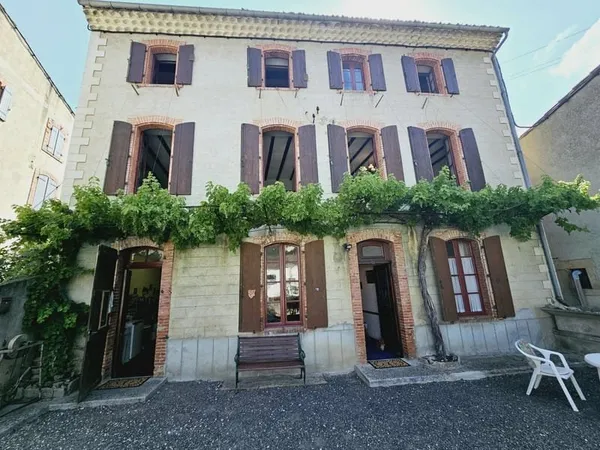 Maison de vigneronne 4 faces , grange jardin et dependances cadre idyllique d'Antugnac