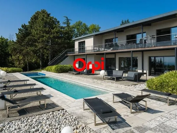 Maison 9 pièces 382 m²