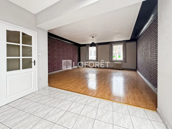 CALAIS - IMMEUBLE DE RAPPORT - LOCAL COMMERCIAL 40 m² - DUPLEX 97 m² T3