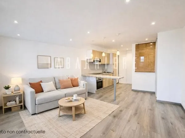 Studio avec balcon dans maison de caractère, proche centre-ville