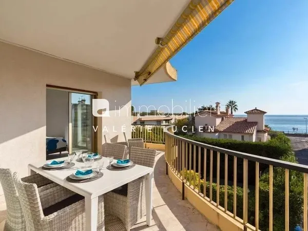 Cannes - Immeuble de rapport rénové - Revenus locatifs proches de 74 000 € / an