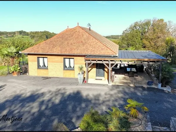 Propriété Montamel, 172 m², 3 chambres, piscine, jardin, stud