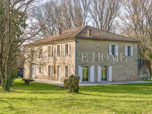 A Vendre Ancienne Maison Bourgeoise Et Cave Viticole A Renover, Parc 1,8 Ha Robion Luberon Provence