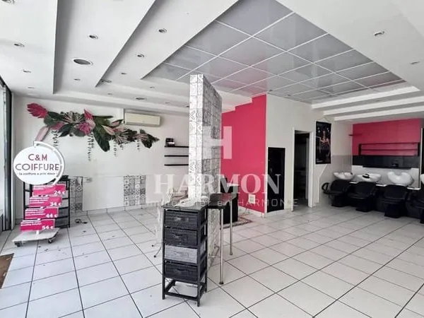 Local commercial 1 pièce 59 m²
