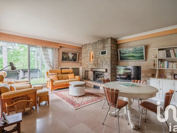 Maison 5 pièces 216 m²