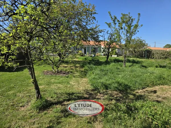 ST MARS DE COUTAIS VILLAGE : 216 m2 habitables de plain pied