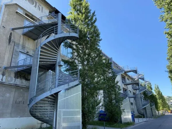 Bureaux 932 m²