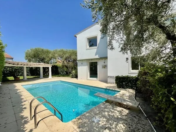 Villa 6 pièces 176 m²