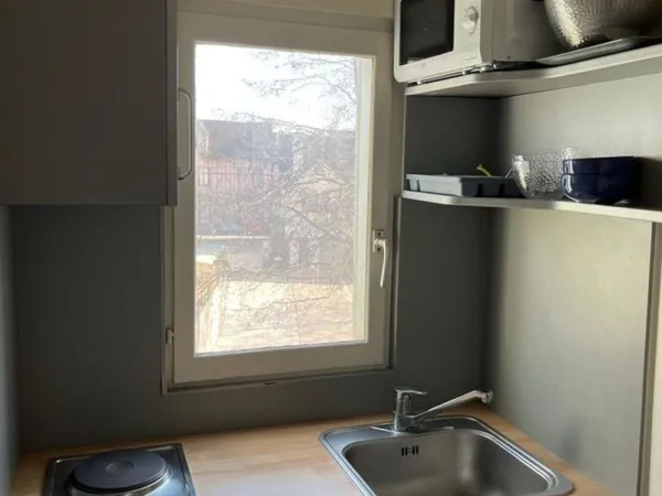 Deux Pièces proche FAC et YSCHOOLS DESIGN