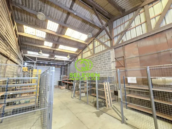 Local commercial avec hangar