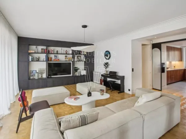 Exclusivité - Appartement trois chambres lumineux en excellent é