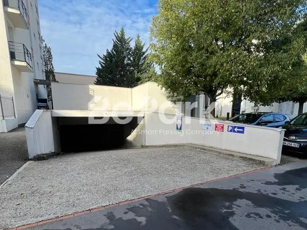 Parking 12 m²