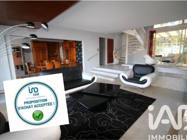 Maison 7 pièces 216 m²