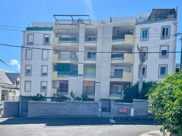 A VENDRE T2 libre sainte clotilde