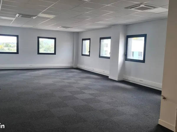 Bureau à louer - 72 m² - Genay (69730)