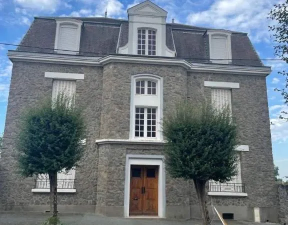Maison 13 pièces 260 m²