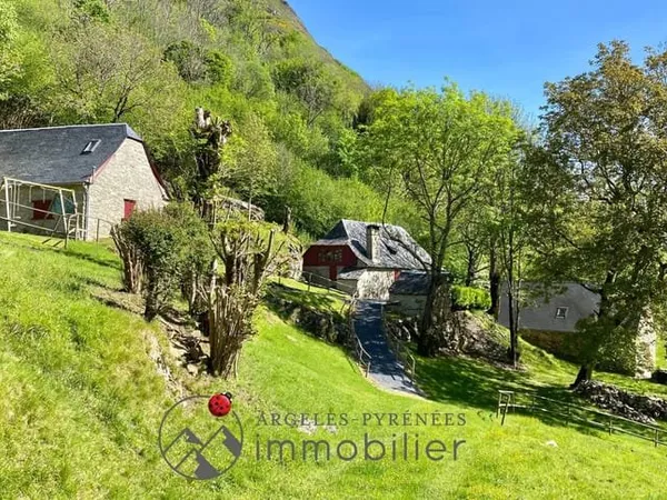 Ensemble de 3 granges rénovées dans le Val D'azun