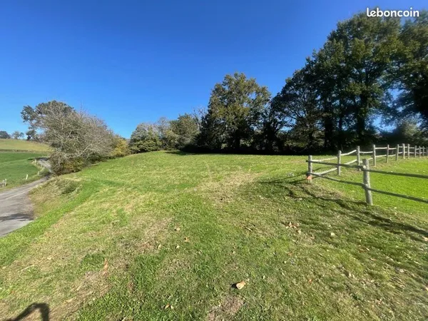 Terrain constructible 2745m2 avec permis de construire modifiable