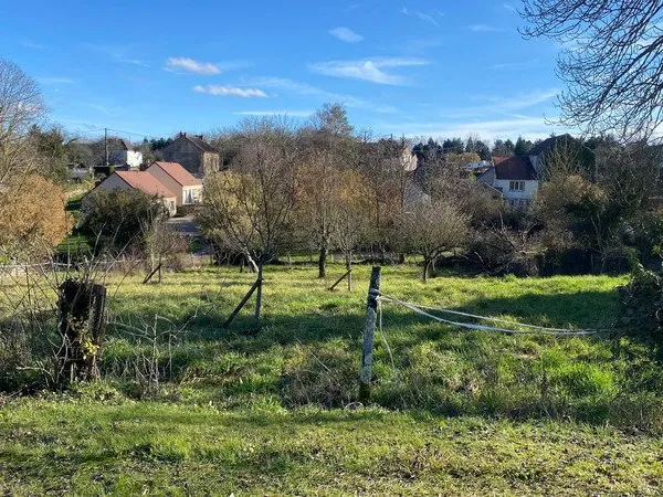 Terrain constructible à vendre à Coutarnoux- verger