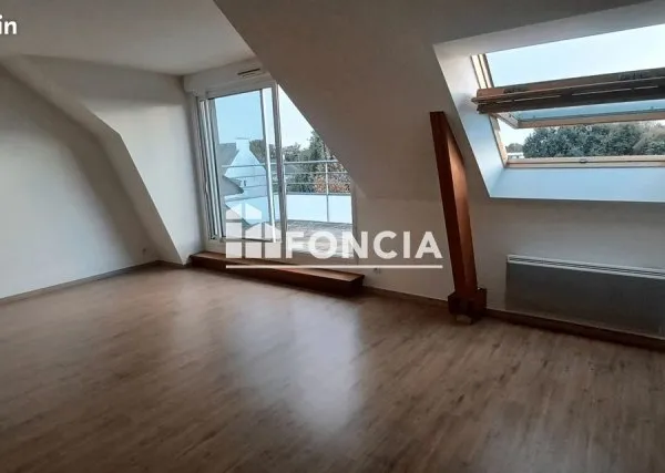 Aux abords d'Auray- Centre ville du BONO à pieds, T2 au avec balcon et un stationnement extérieur. S