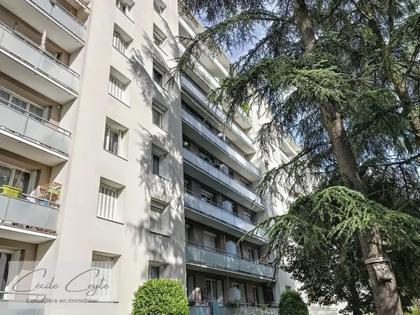SAINT MARTIN D'HERES (38) Appartement 5 pièces sans travaux, Résidence Hermitage