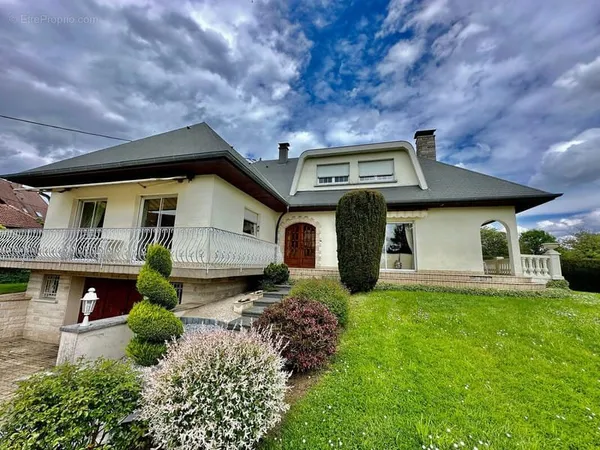 Charmante villa de 152m2 avec 5 chambres et vaste jardin à Burnaupt-le-Haut