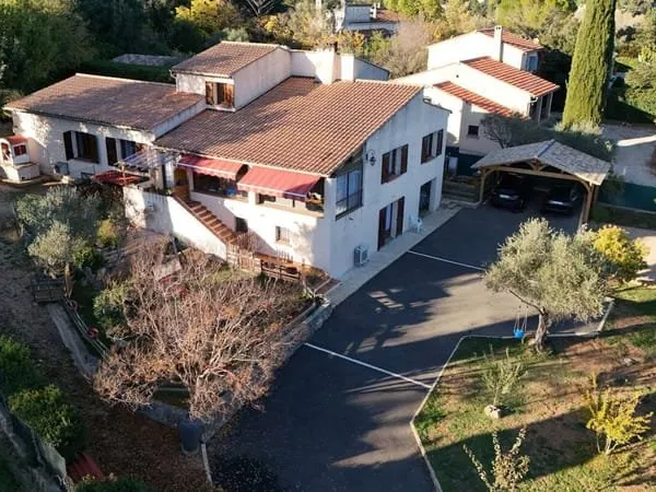 Villa 16 pièces 226 m²