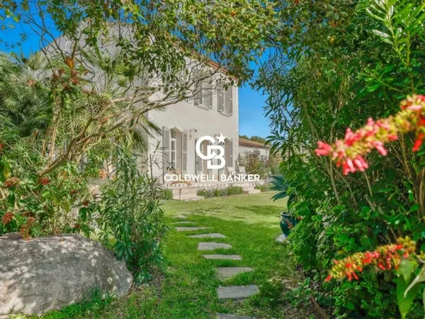 Bastide secteur Canebas, et sa dépendance - 83320 Carqueiranne