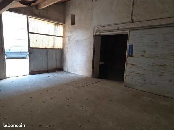 Garage / Local de stockage à louer - Beaurepaire