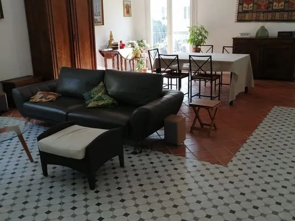 Appartement beaux volumes au calme