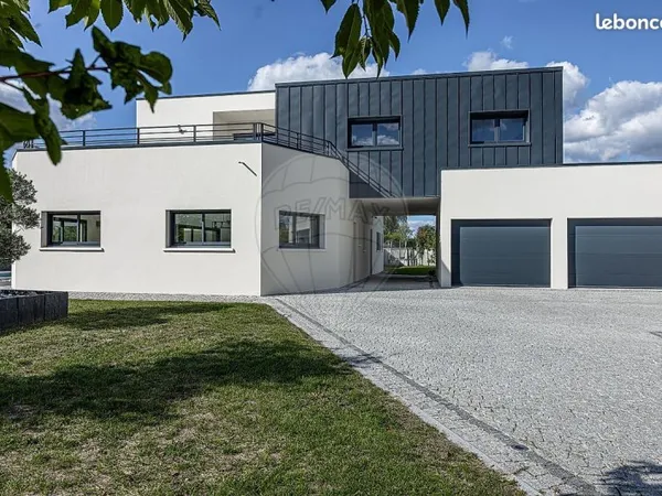 Maison 7 pièces 222 m²