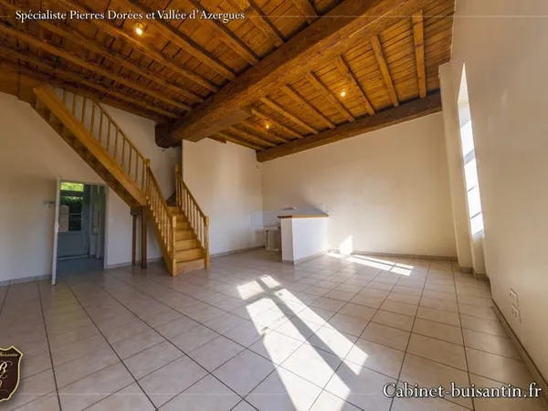 Appartement duplex en pierres dorées