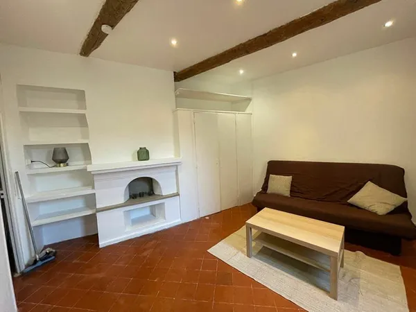 À louer - Studio meublé avec cuisine séparée, Centre-ville au calme