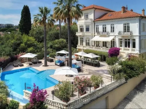 CANNES CENTRE - PROPRIETE HISTORIQUE - 11 CHAMBRES