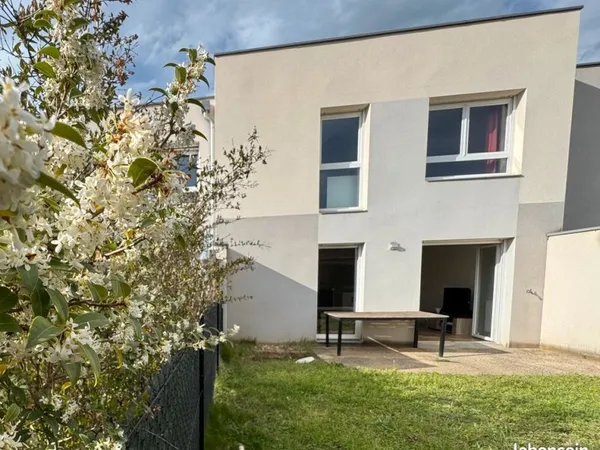 TREVOUX proche centre maison moderne agréable